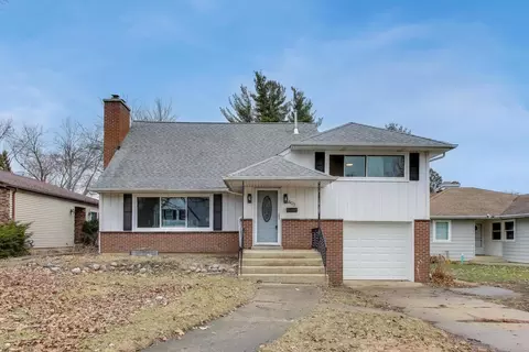 403 Dalton Ave, Mundelein, IL 60060