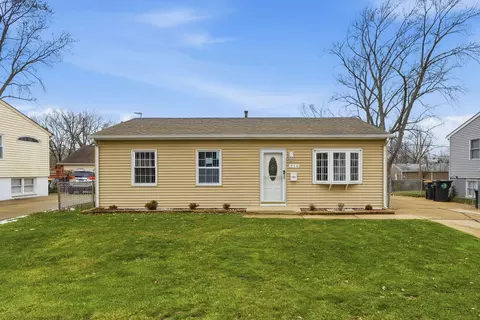 210 Willow Rd, Streamwood, IL 60107