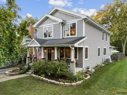 123 N Jefferson St, Batavia, IL 60510