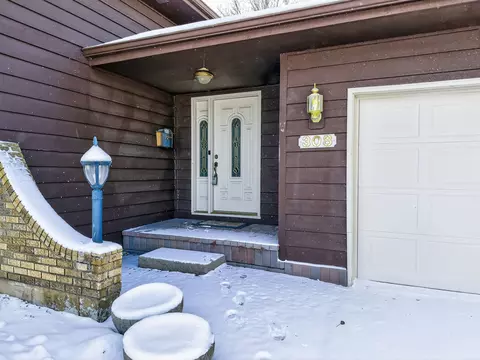 Exterior - 308 Rustic Ln, Algonquin, IL 60102 photo 3 of 8