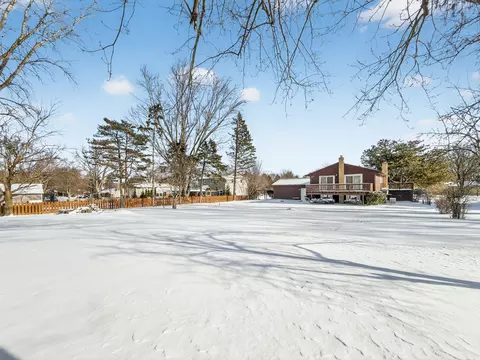 Exterior - 308 Rustic Ln, Algonquin, IL 60102 photo 4 of 8