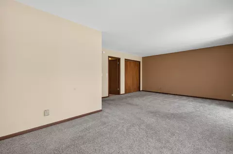 Living - 308 Rustic Ln, Algonquin, IL 60102 photo 6 of 9