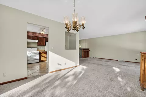 Living - 308 Rustic Ln, Algonquin, IL 60102 photo 4 of 9