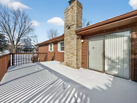 Exterior - 308 Rustic Ln, Algonquin, IL 60102 photo 5 of 8