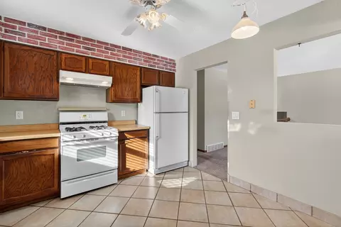Kitchen - 308 Rustic Ln, Algonquin, IL 60102 photo 3 of 3