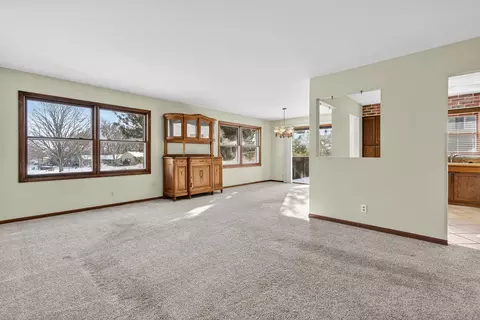 Living - 308 Rustic Ln, Algonquin, IL 60102 photo 2 of 9