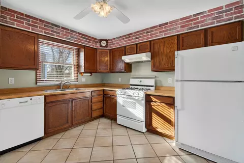 Kitchen - 308 Rustic Ln, Algonquin, IL 60102 photo 1 of 3
