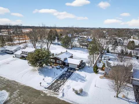 View/Area - 308 Rustic Ln, Algonquin, IL 60102 photo 1 of 7