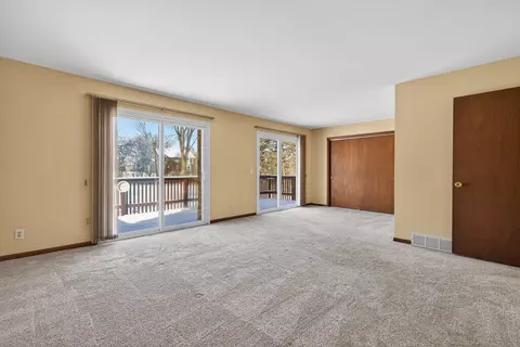 Living - 308 Rustic Ln, Algonquin, IL 60102 photo 5 of 9