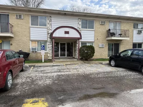 501 Carlysle Dr #7, Clarendon Hills, IL 60514