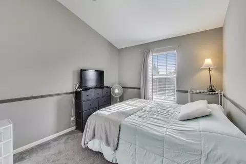 Bedroom - 2487 Stonegate Rd, Algonquin, IL 60102 photo 4 of 7