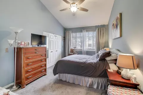 Bedroom - 2487 Stonegate Rd, Algonquin, IL 60102 photo 3 of 7