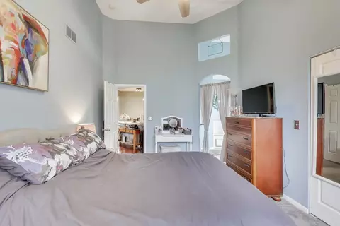 Bedroom - 2487 Stonegate Rd, Algonquin, IL 60102 photo 2 of 7