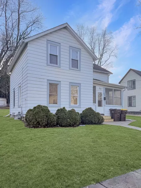 827 E Garden St, Freeport, IL 61032