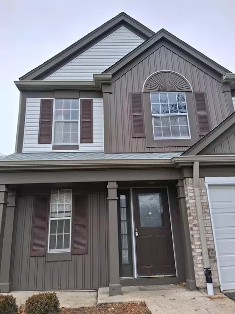 114 W 67th St, Westmont, IL 60559