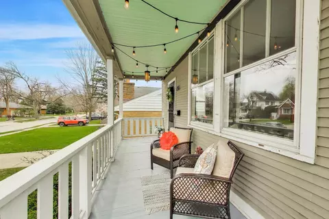 Exterior - 256 Blackhawk Rd, Riverside, IL 60546 photo 3 of 28
