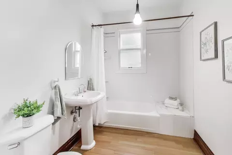 Bath - 256 Blackhawk Rd, Riverside, IL 60546 photo 1 of 5