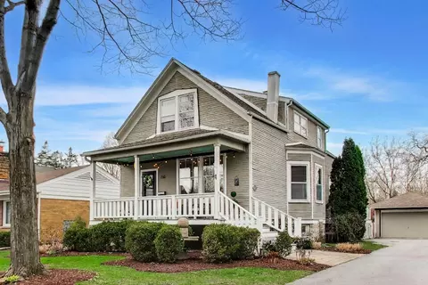 256 Blackhawk Rd, Riverside, IL 60546