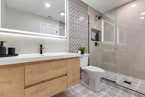Bath - 1485 Jefferson Rd, Hoffman Estates, IL 60169 photo 2 of 5