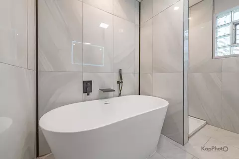 Bath - 300 E 107th St, Chicago, IL 60628 photo 2 of 4