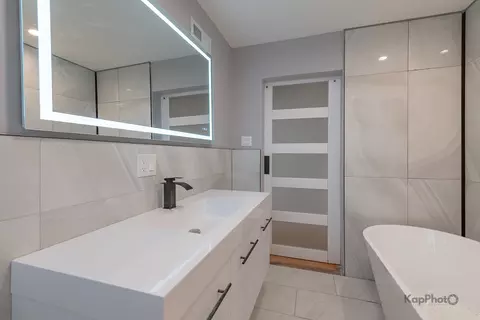 Bath - 300 E 107th St, Chicago, IL 60628 photo 3 of 4