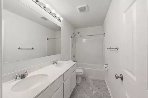 Bath - 114 Schmidt Ct, Plano, IL 60545 photo 2 of 2