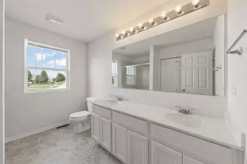 Bath - 114 Schmidt Ct, Plano, IL 60545 photo 1 of 2