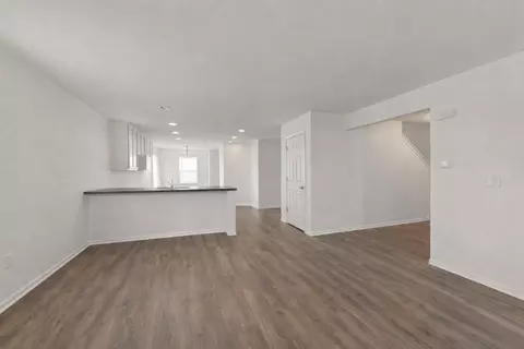 Living - 114 Schmidt Ct, Plano, IL 60545 photo 2 of 2