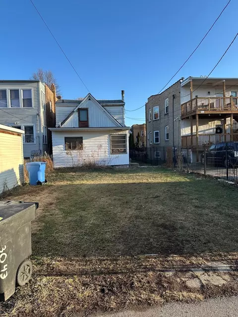 Exterior - 2942 N Gresham Ave, Chicago, IL 60618 photo 2 of 4