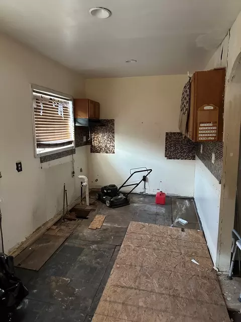 Kitchen - 2942 N Gresham Ave, Chicago, IL 60618 photo 1 of 1
