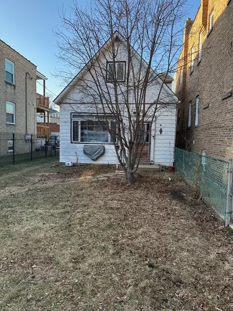 2942 N Gresham Ave, Chicago, IL 60618