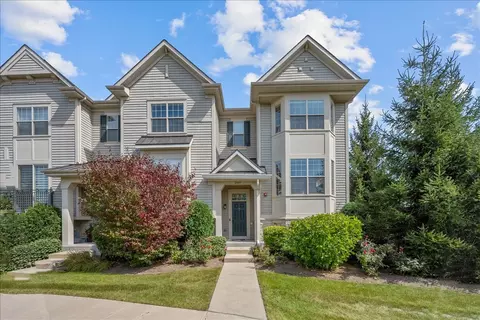 2169 Dauntless Dr, Glenview, IL 60026