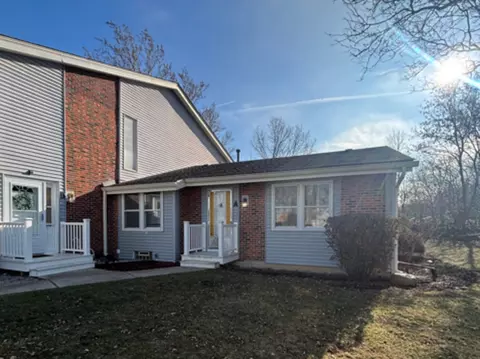 330 Hampton Ct #A, Bloomingdale, IL 60108