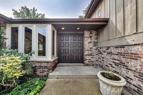 823 N Cambridge Row Rd, Addison, IL 60101