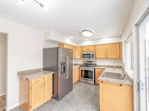 Kitchen - 1933 Williamsburg Dr, Hoffman Estates, IL 60169 photo 2 of 2