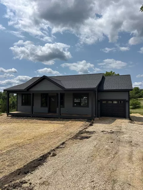 3 Harvest Ln, Galena, IL 61036