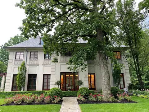 528 Roslyn Rd, Kenilworth, IL 60043