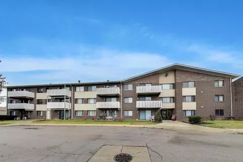3000 Bayside Dr #107, Palatine, IL 60074