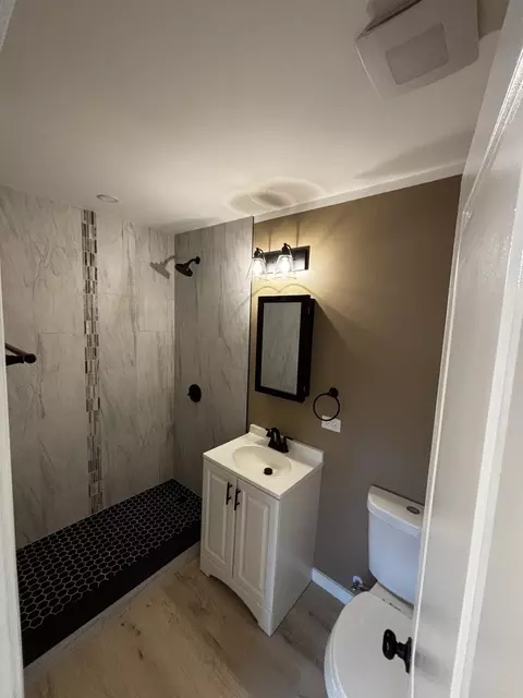 Bath - 7722 W 81st Pl, Bridgeview, IL 60455 photo 2 of 2