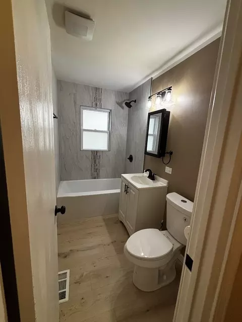 Bath - 7722 W 81st Pl, Bridgeview, IL 60455 photo 1 of 2