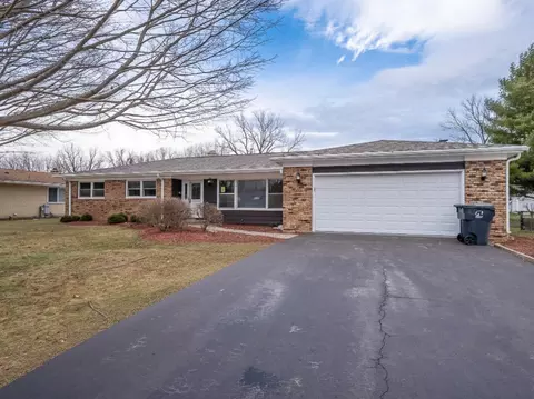 9836 W Paxton Dr, Beach Park, IL 60099