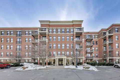 2335 W Belle Plaine Ave #306, Chicago, IL 60618
