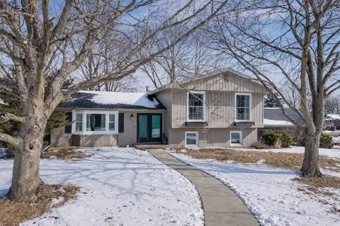 208 Hammitt Dr, Normal, IL 61761