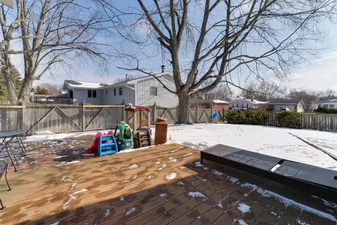 Exterior - 208 Hammitt Dr, Normal, IL 61761 photo 7 of 10