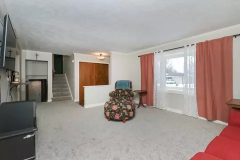 Living - 208 Hammitt Dr, Normal, IL 61761 photo 2 of 4