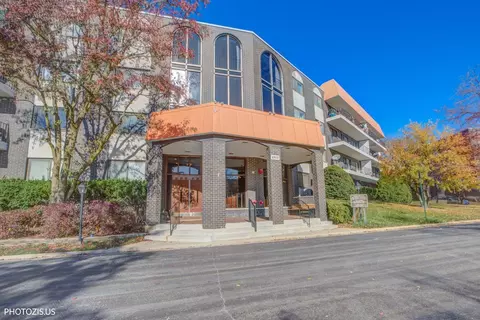 4900 Foster St #412, Skokie, IL 60077