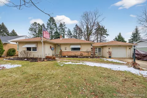 1016 Woodland Dr, Rockford, IL 61108