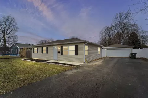 303 Spruce St, North Aurora, IL 60542