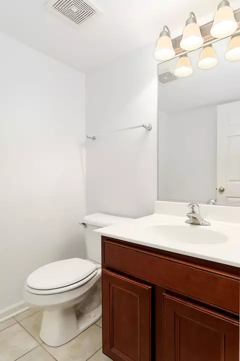Bath - 3388 Sanctuary Dr, Elgin, IL 60124 photo 1 of 3