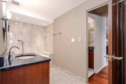 Bath - 175 E Delaware Pl #5511, Chicago, IL 60611 photo 1 of 3